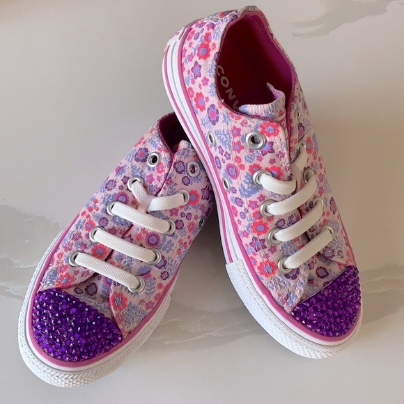 grey dinosaur converse